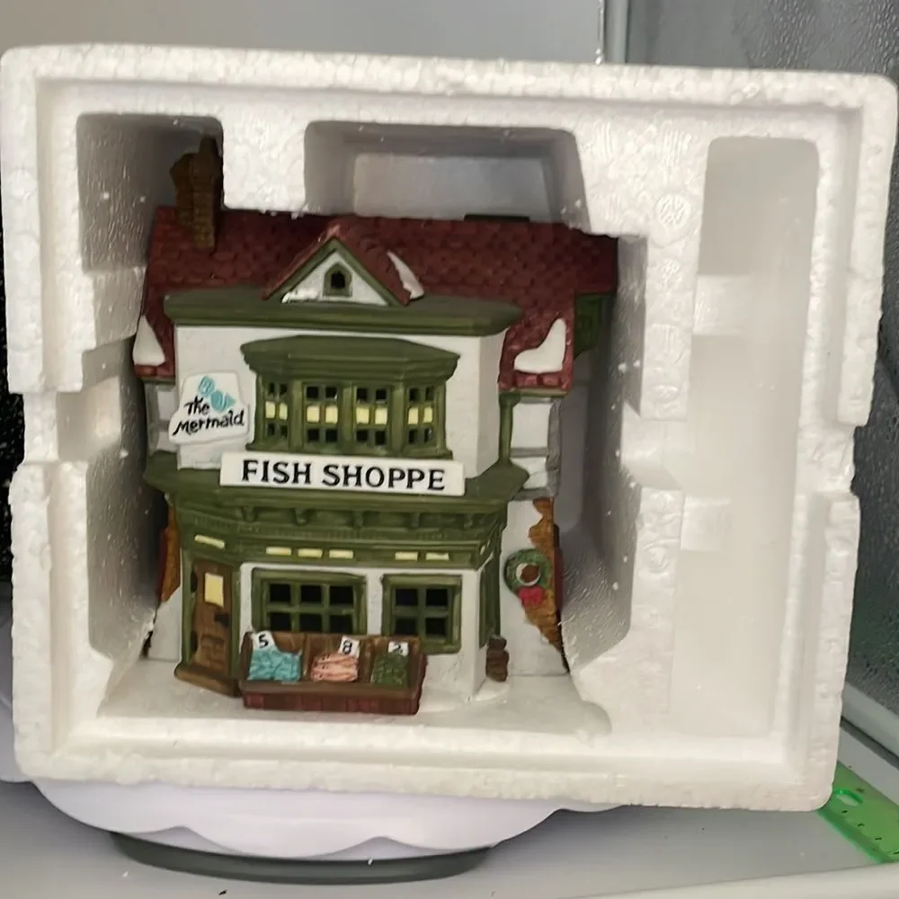 DEPT 56 MERMAID FISH SHOP‎